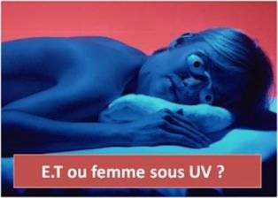 E.T ou femme sous UV