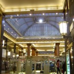 Les Arcades des Champs-Élysées la plus large des galeries 15 mètres