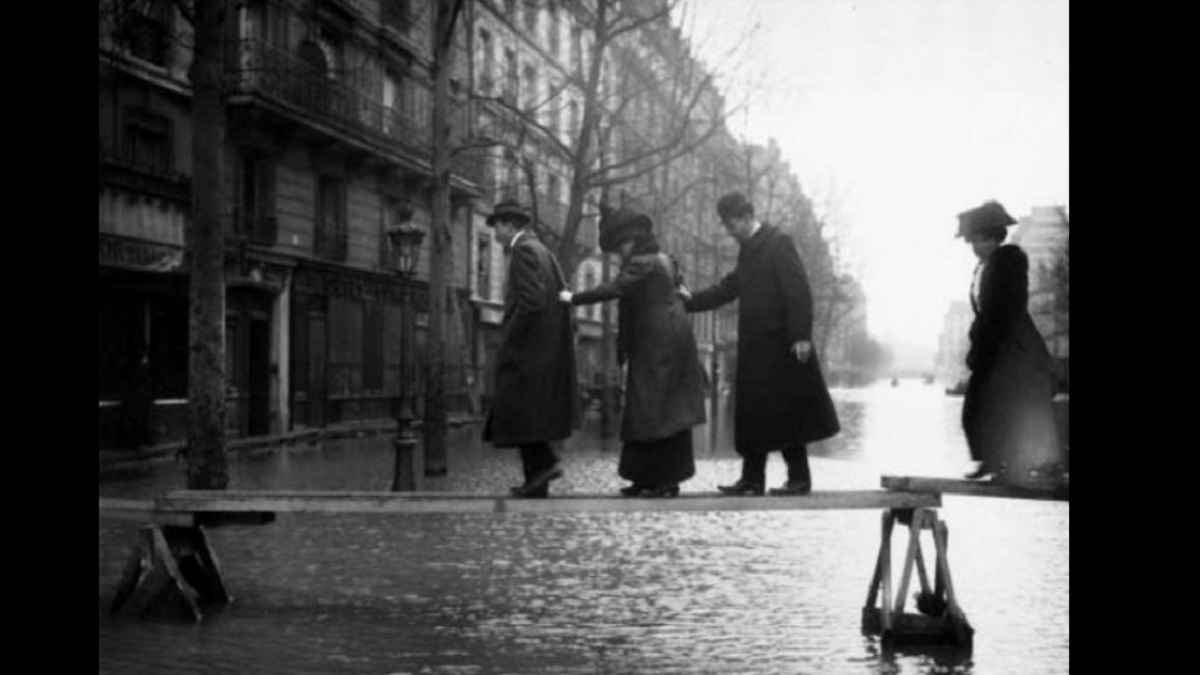 la ville de Paris inondee en 1910