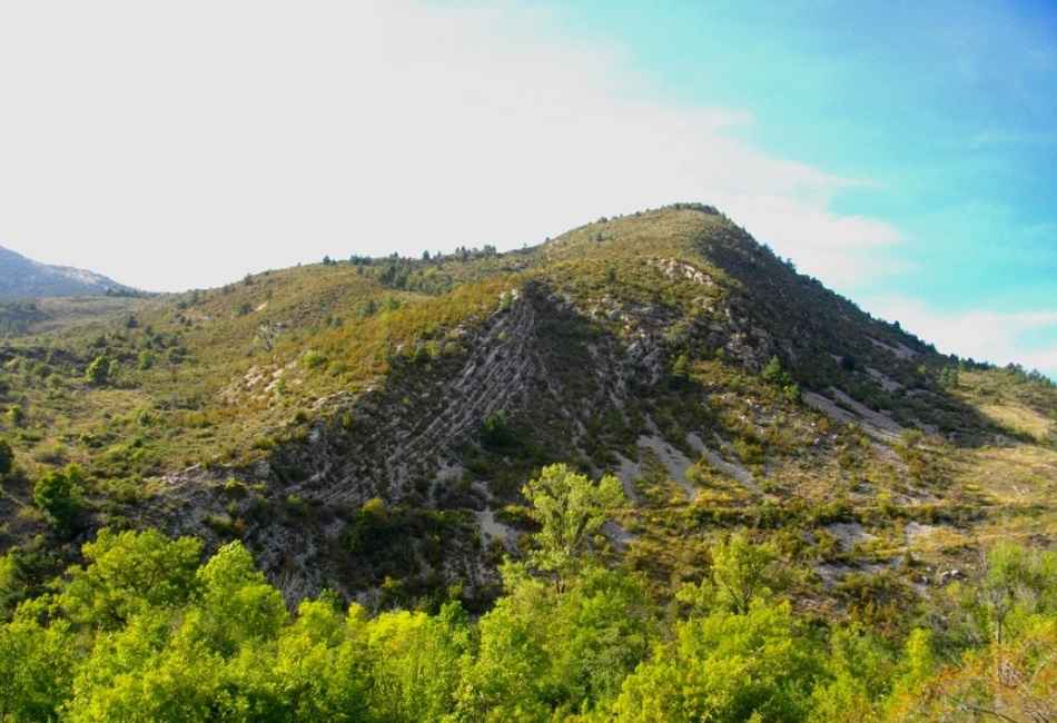 Castellane réserve géologique de Haute-Provence - la Vallée des Sirènes - la France en photos