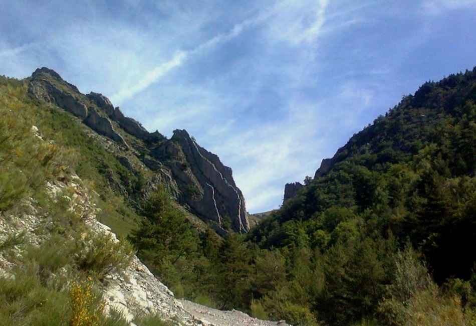 Castellane réserve géologique de Haute-Provence - la Vallée des Sirènes - la France en photos